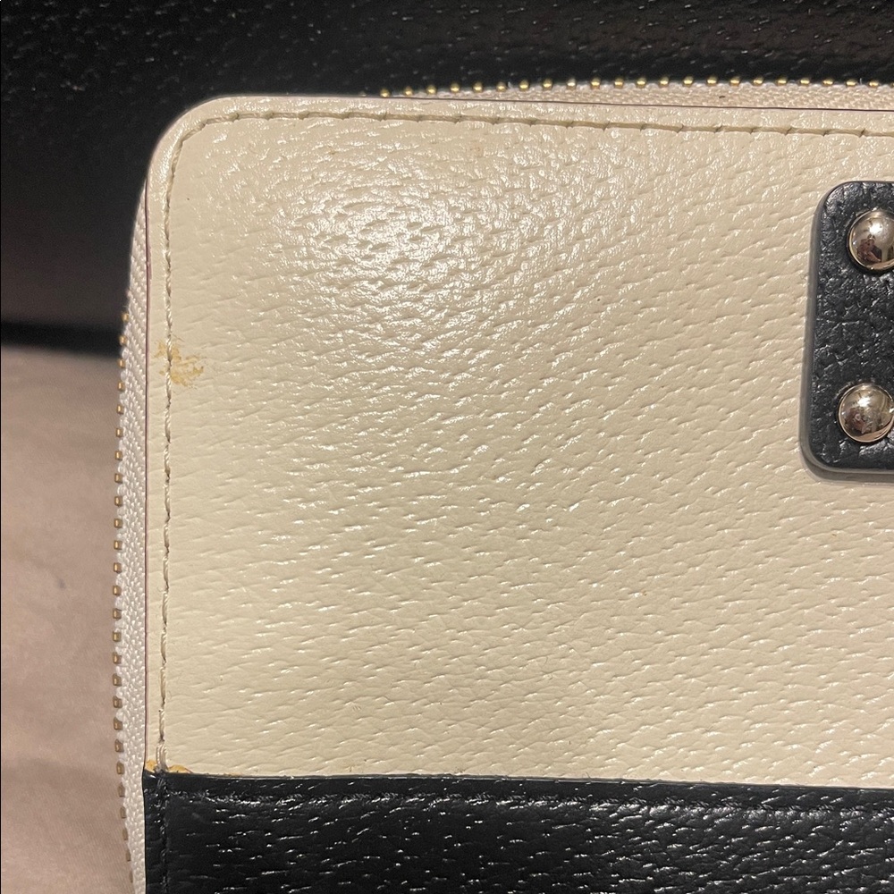 Elegant Black and White Kate spade purse with wallet - Picture 3 of 13